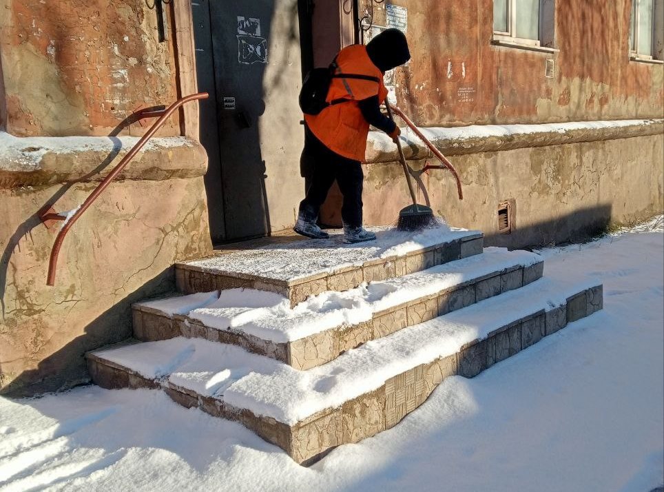 Коммунальные службы ведут работы по уборке снега