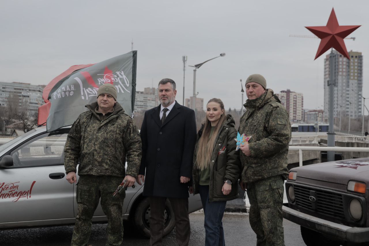 В преддверии Дня защитника Отечества Росреестр ЛНР передал автомобили для нужд СВО