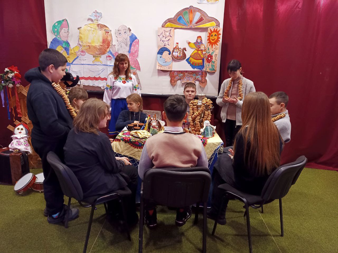 Масленица – это одно из самых весёлых народных гуляний, уходящее своими корнями в глубину веков, завершающее зимнюю череду праздников и предвещающее начало весны!