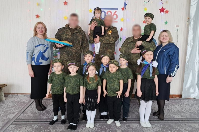 Малыши «Капитошки» поздравили бойцов СВО с 23 февраля и Масленицей