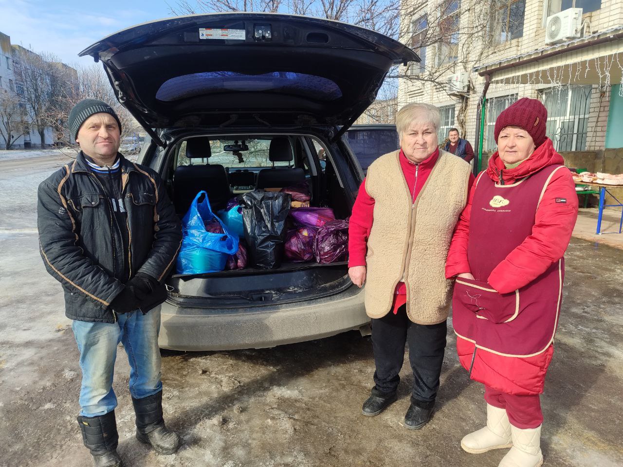 От души спасибо. депутату Совета Славяносербского муниципального округа Зое Гончаровой, членам политсовета Славяносербского местного отделения «Единой России» Ирине Титаренко и Ларисе Шрамко, индивидуальному предпринимателю...