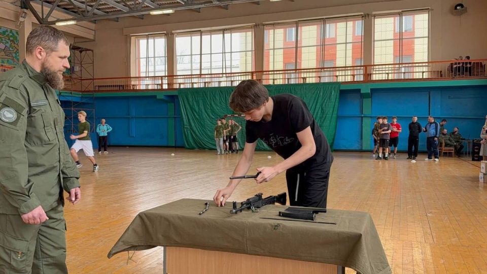 Юнармейцы Стаханова показали себя на "Суворовском зачете"!