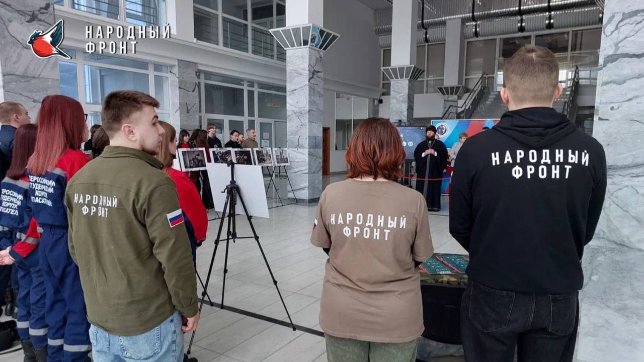 Молодёжка НФ посетила фото выставку «ЗА ДОНБАСС» приуроченную к началу СВО