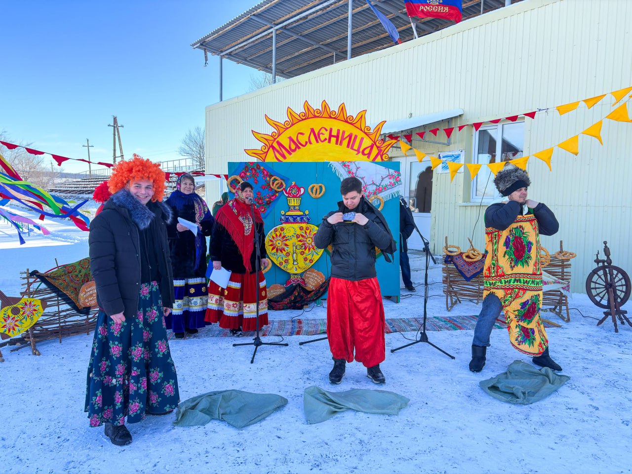 21 февраля на территории стадиона поселка Новосветловка прошло народное гулянье «Как на масленой неделе»