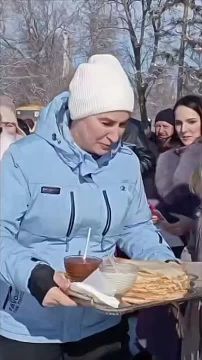 Луганчане отметили Масленицу в парке имени Горького!