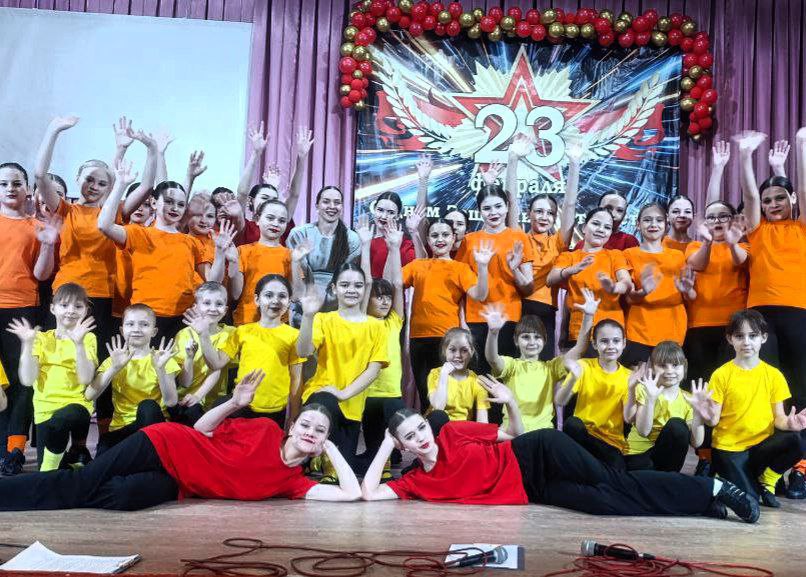 В День защитника Отечества мы отдаем дань уважения и благодарности тем, кто мужественно защищал родную землю от захватчиков, и тем, кто в мирное время несёт нелегкую и ответственную службу