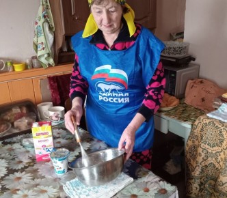 Тепло рук и забота: меловские единороссы передали подарки участникам СВО