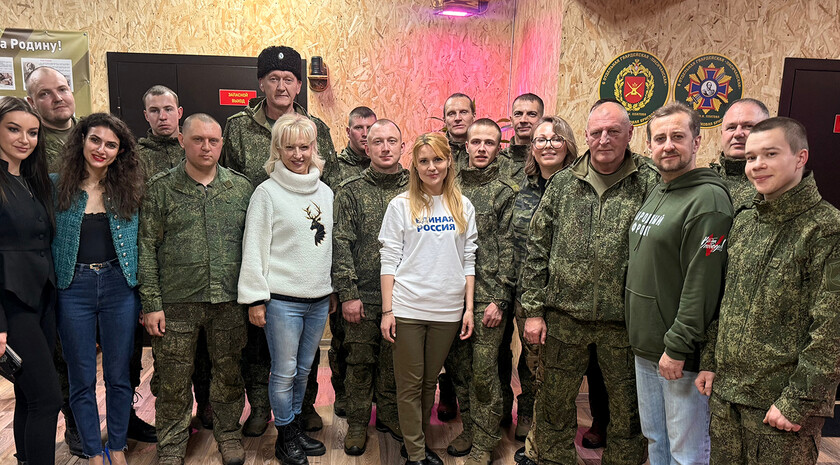 Бойцы 6-й казачьей бригады получили гуманитарную помощь ко Дню защитника Отечества