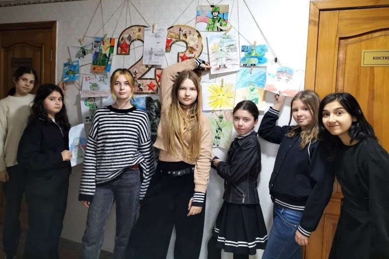 В СЦДЮТ «Мечта» прошла выставка рисунков на тему «Профессии военнослужащих»