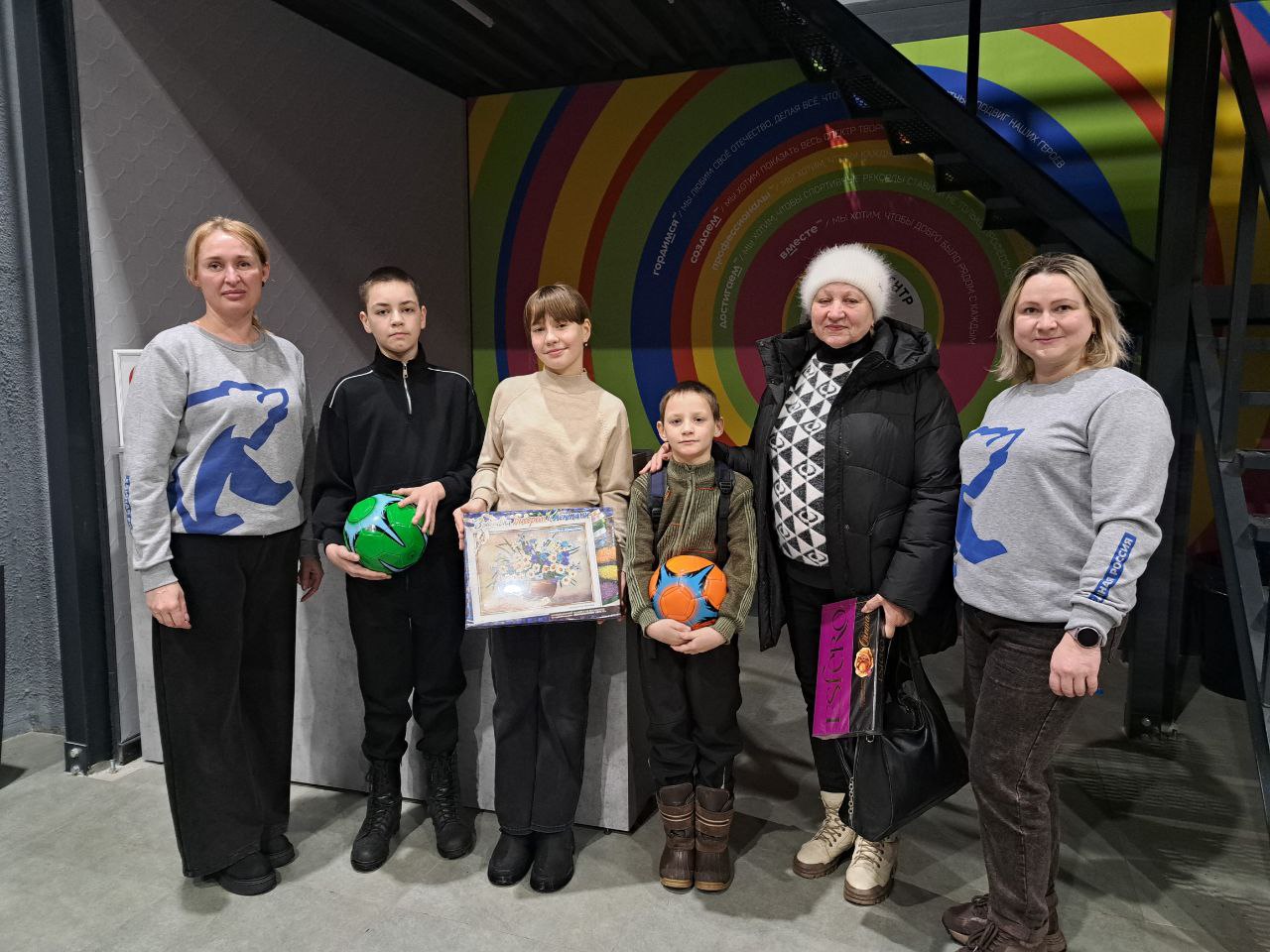 Свердловские единороссы организовали досуг для семьи участника СВО