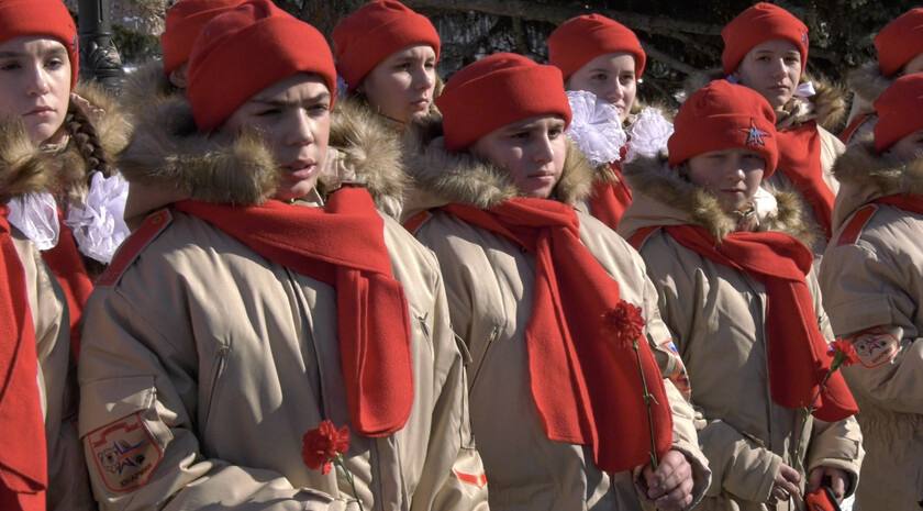 Школьники ЛНР ко Дню защитника Отечества пополнили ряды Всероссийского военно-патриотического общественного движения «Юнармия», приняв присягу в Краснодонском ордена Дружбы народов музее «Молодая гвардия»