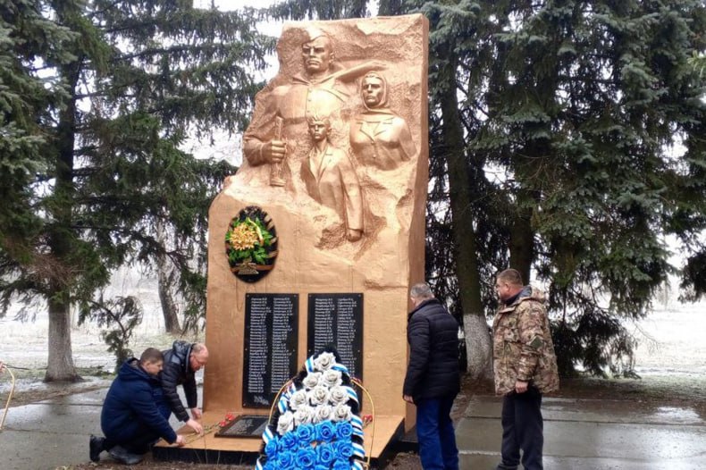 В Новоборовицах поздравили защитников Отечества с праздником