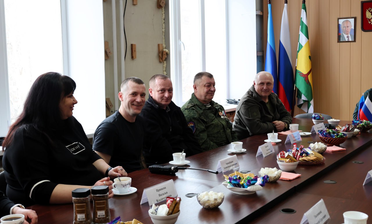 Евгений Шаталин: В преддверии 23 февраля, в теплой атмосфере за чашкой чая, встретился с участниками СВО