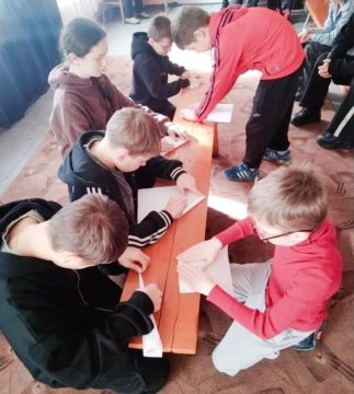 В выходные в Ровеньковском центре детского, юношеского туризма и краеведения прошло познавательное и весёлое мероприятие, посвящённое культуре Китая и новогодним традициям китайского народа