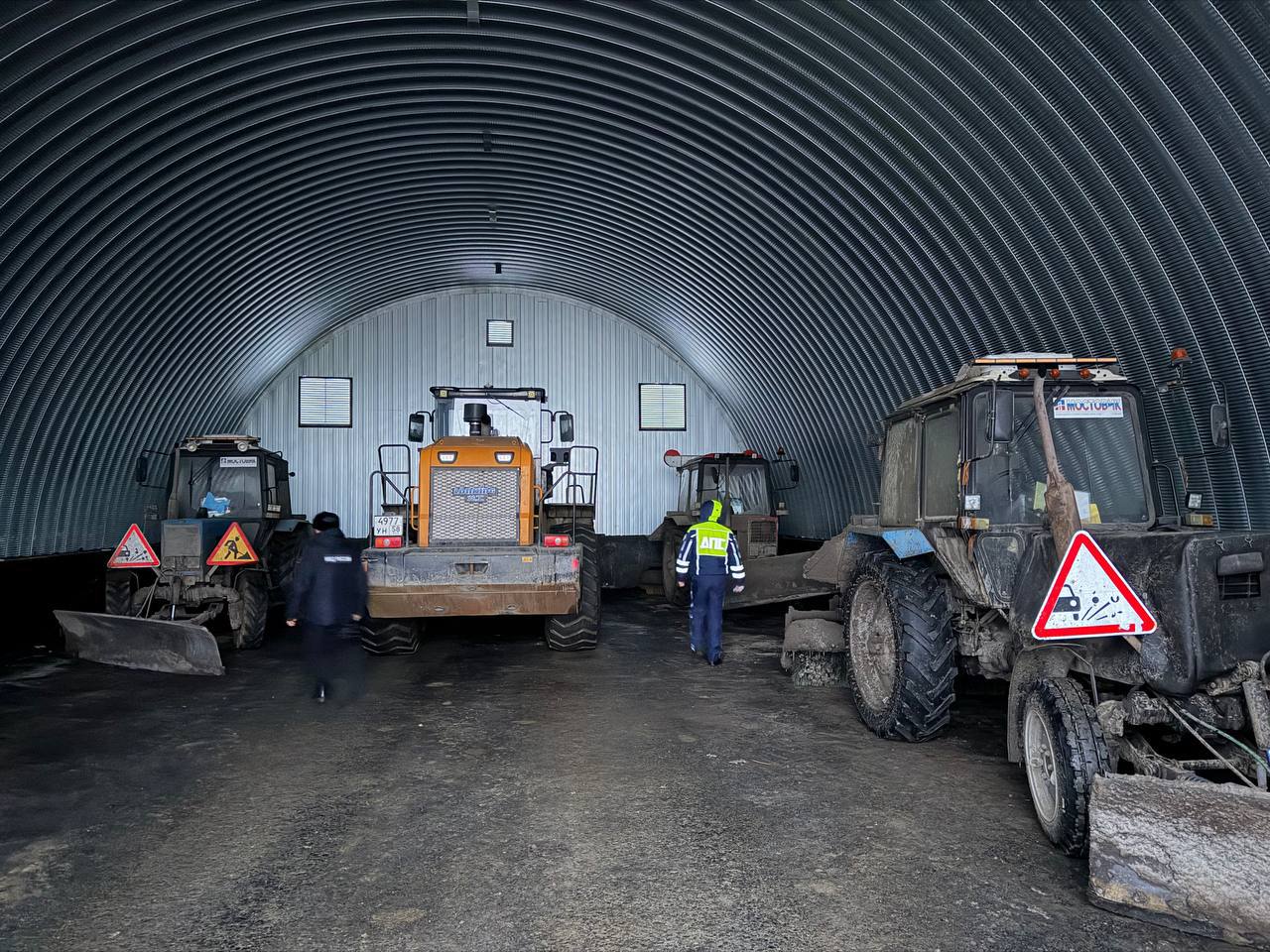 Сотрудники ОГИБДД ОМВД России «Перевальский» провели профилактические визиты в дорожные организации района