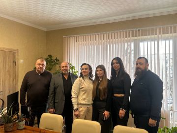 Звезды спорта посетили Краснодонскую спортивную школу с подарками и напутствиями