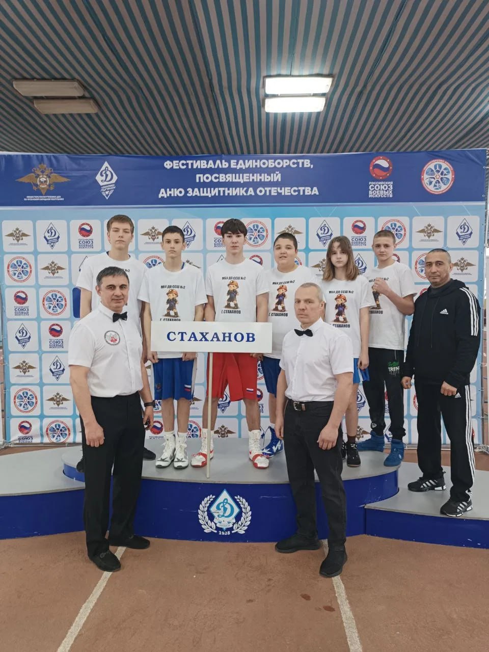 Боксёры Стаханова завоевали золото и серебро на чемпионате и первенстве ЛНР