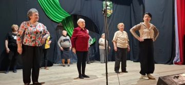 24 февраля в танцевальном зале Краснолучского центра культуры на факультете «Здоровый образ жизни» состоялось занятие для слушателей Университета третьего возраста