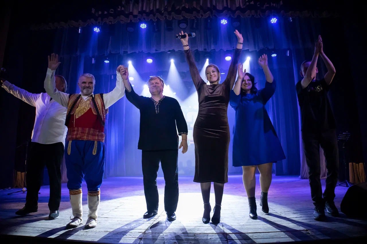 В Луганском академическом музыкально-драматическом театре имени М. Голубовича прошел благотворительный концерт, посвященный годовщине освобождения Луганска от немецко-фашистских захватчиков, Дню защитника Отечества и...