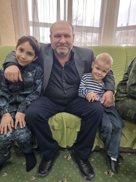 Иван Санаев: День добра и вдохновения: почётные гости в Луганске и Краснодоне