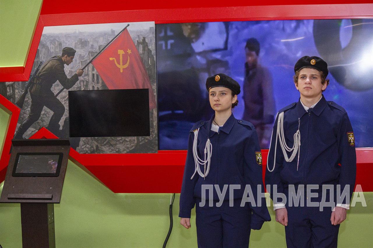 В Луганском учебно-воспитательном комплексе «Интеллект» состоялось открытие «Уголка памяти»