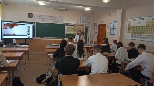 Специалист Свердловской ГДБ провела профориентационную беседу с учащимися Свердловской СШ№ 6