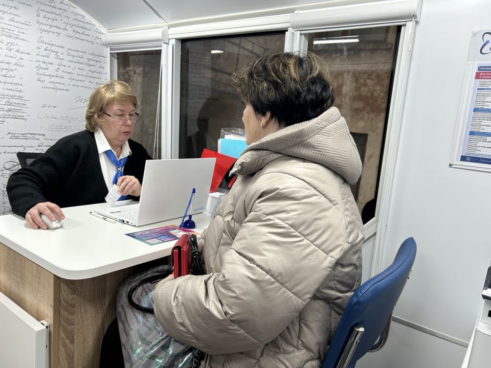 25 февраля возле здания отдела жизнеобеспечения г. Вахрушево работал мобильный центр обслуживания клиентов ОП «ЭНЕРГОСБЫТ»