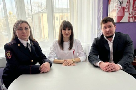 В Свердловске продолжается вручение паспортов новым гражданам РФ