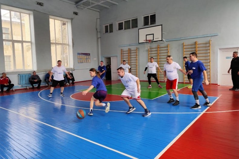 Работники образования Свердловского округа приняли участие в спортивных соревнованиях в г. Ровеньки