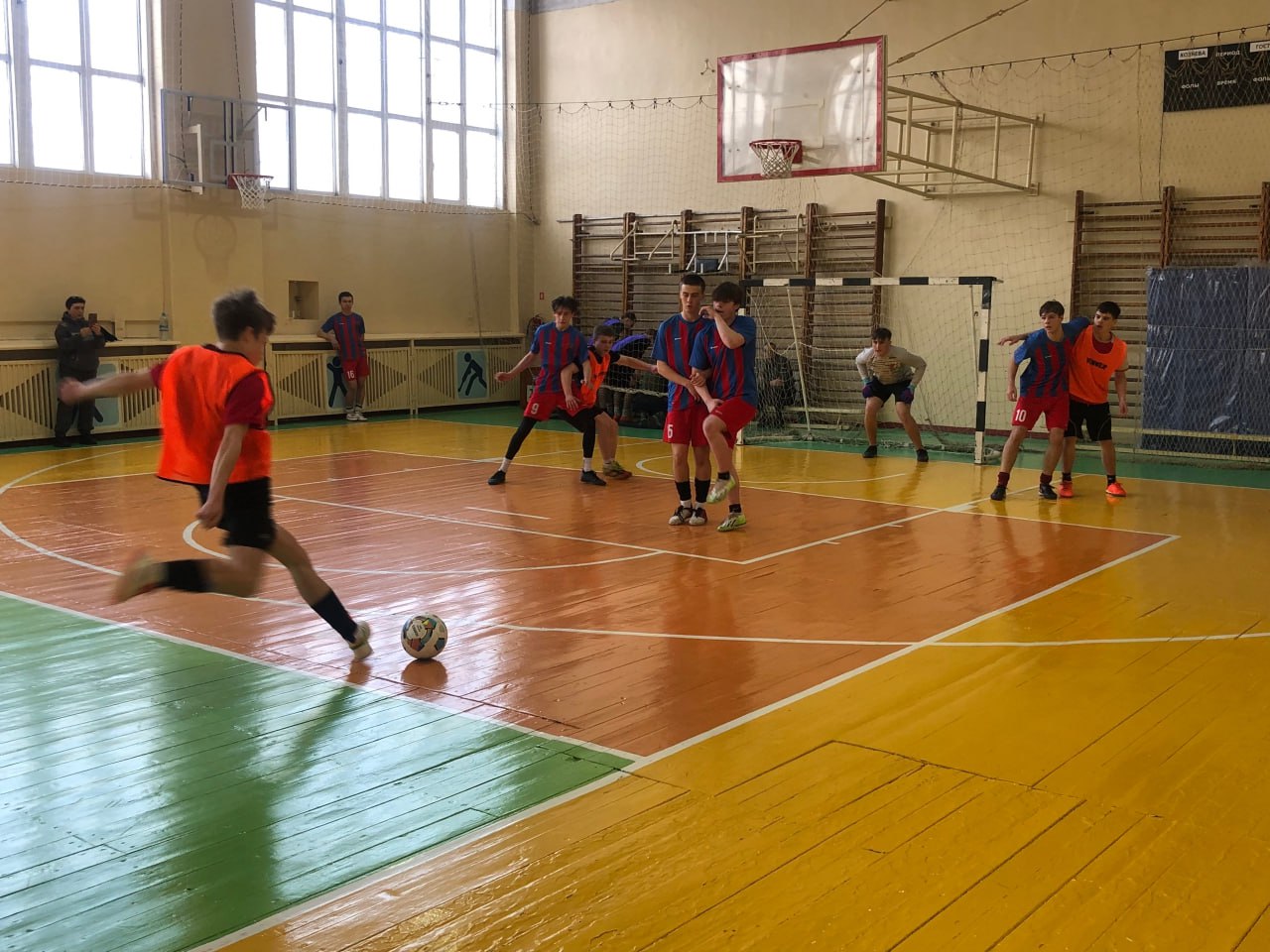 В Перевальске состоялся турнир по мини-футболу