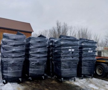 Новое оборудование для сбора твердых коммунальных отходов: Российский экологический оператор передал Луганской Народной Республике 1000 контейнеров