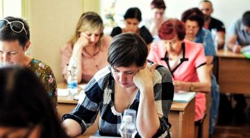 Россияне могут бесплатно обучиться новой профессии по 1 700 программам Минтруда, сообщили в пресс-службе Минтруда РФ