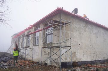 В Свердловской школе №3 полным ходом идет капитальный ремонт спортзала