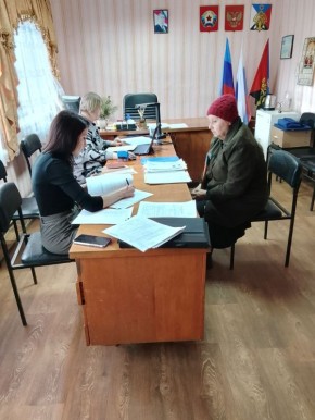 Сегодня в отделе жизнеобеспечения пгт Ясеновский состоялся выездной приём для ветеранов боевых действий и членов семей погибших в СВО, который провели представители комитета семей воинов Отечества ЛНР, военного комиссариата...