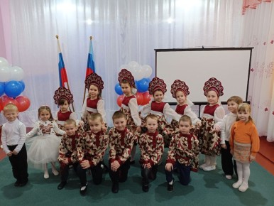 В детских садах "Радуга", "Колокольчик" состоялись открытия Года единства народов России