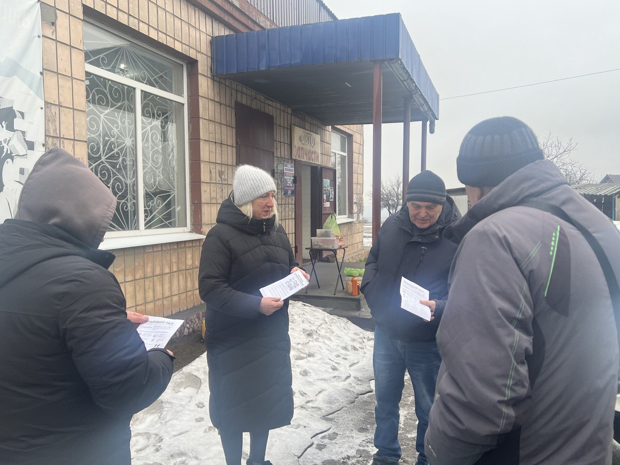 Сотрудники отдела жизнеобеспечения г. Вахрушево продолжают информационную работу с населением