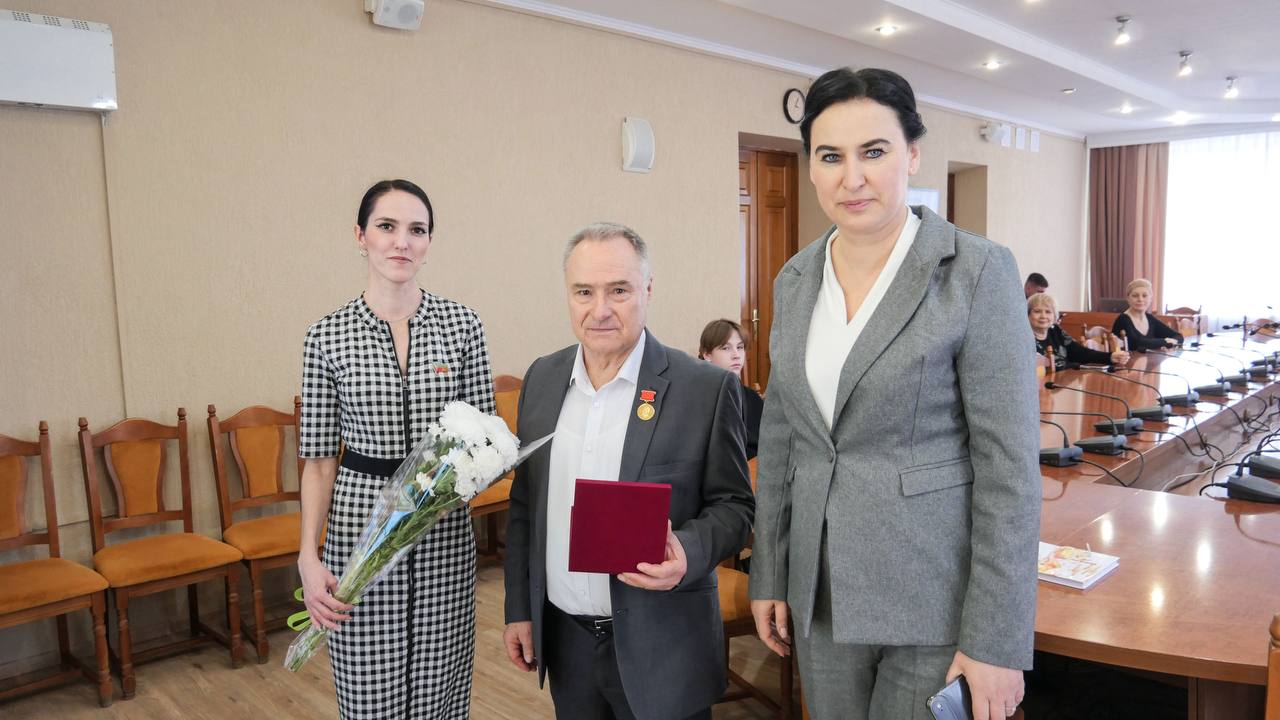 В Администрации Луганска состоялась творческая встреча с Андреем Медведенко