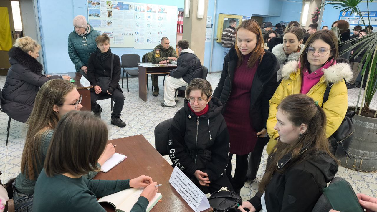 В Стаханове прошла ярмарка учебных рабочих мест