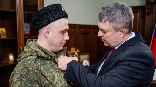 Пасечник присвоил звание Героя ЛНР казаку из Стаханова