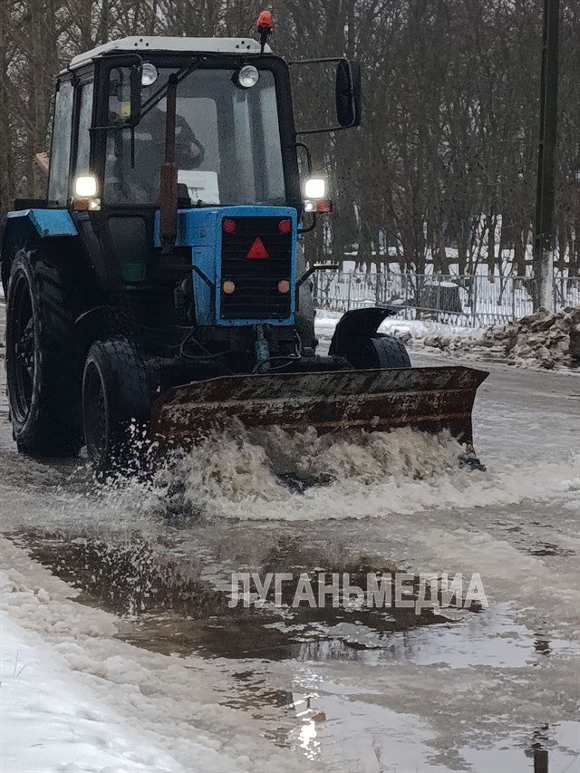 В Белокуракино коммунальщики ликвидируют последствия непогоды