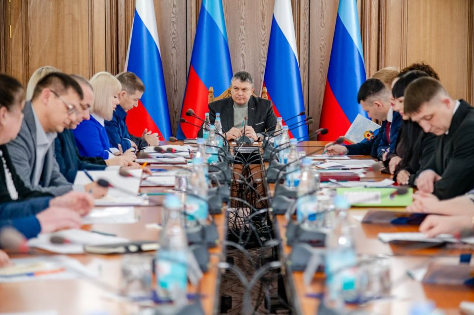 Леонид Пасечник: На рабочем совещании подвели промежуточные итоги и наметили дальнейшие шаги по созданию современного образовательного пространства в школах республики