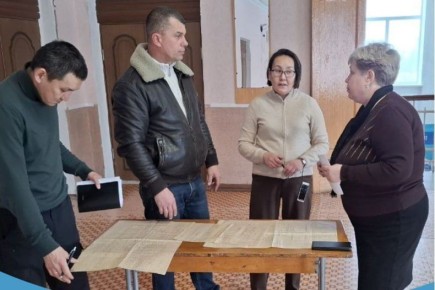 Представители Тувы оценили фронт работ в Свердловской школе №2