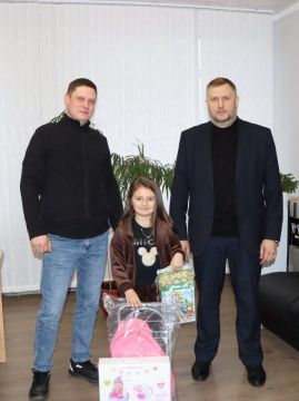 Евгений Бондарь: В рамках акции «Ёлка желаний» вручил подарки из Удмуртии ребёнку из семьи участника СВО