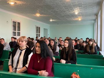 Молодёжь Стаханова обсудила правонарушения вместе с прокурорами