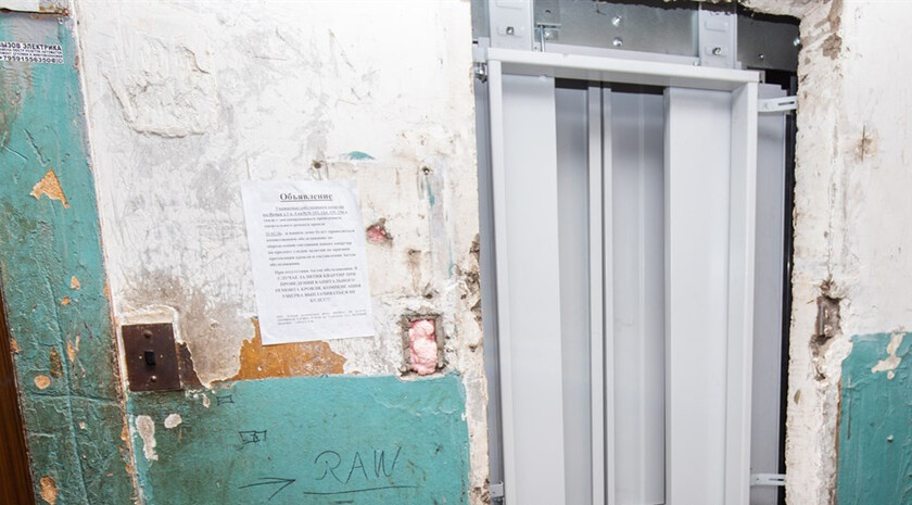 Почти 100 новых лифтов установят в многоэтажках Луганска в рамках программы капремонта до конца года