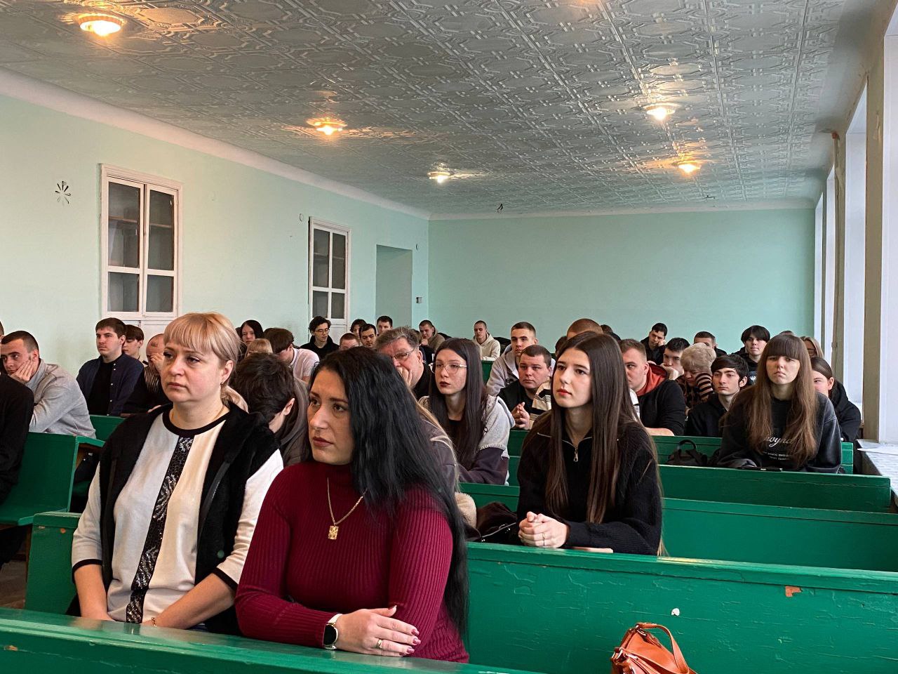 Молодёжь Стаханова обсудила правонарушения вместе с прокурорами