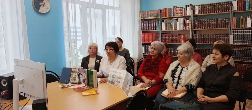 Сотрудники Адамовской центральной библиотеки региона-шефа провели для пользователей Комиссаровской библиотеки №11 литературный вечер «В отважном сердце вечность есть», посвященный 120 - летию со дня рождения великого...