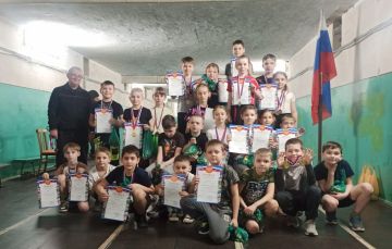 В Лисичанской спортивной школе №1 состоялся традиционный турнир по лёгкой атлетике, посвящённые Дню защитника Отечества!