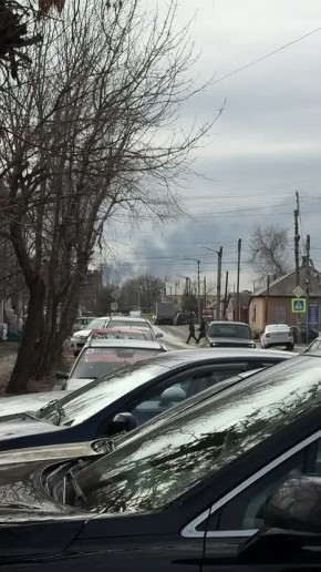 В Луганске после ночного удара ВСУ до сих пор видны клубы черного дыма