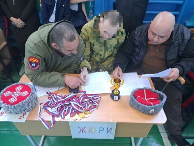 В Станично-Луганской средней школе имени Грекова П.М. прошло спортивное мероприятие «А ну-ка, мальчики», приуроченное ко Дню защитника Отечества